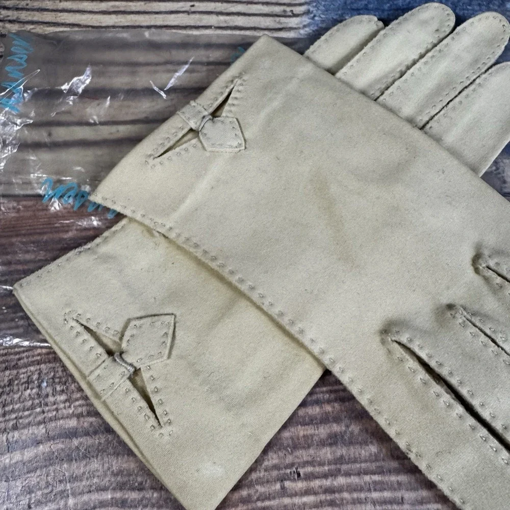 Vtg Shalimar Womens Sz 7.5 Cotton Formal Short Gloves Cut Out Accent Pale Yellow